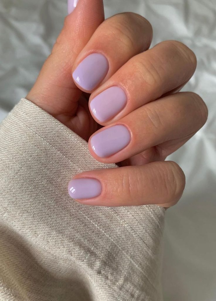 Milky lavender purple manicure with a jelly-like texture.