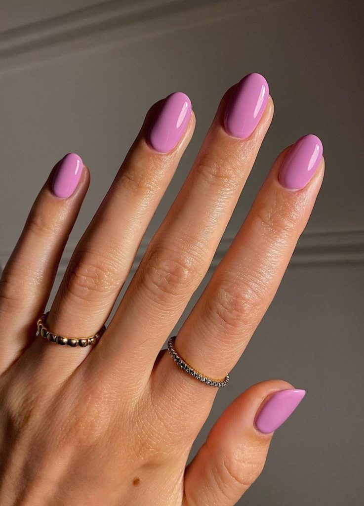 Classic lilac purple manicure on manicured hands.