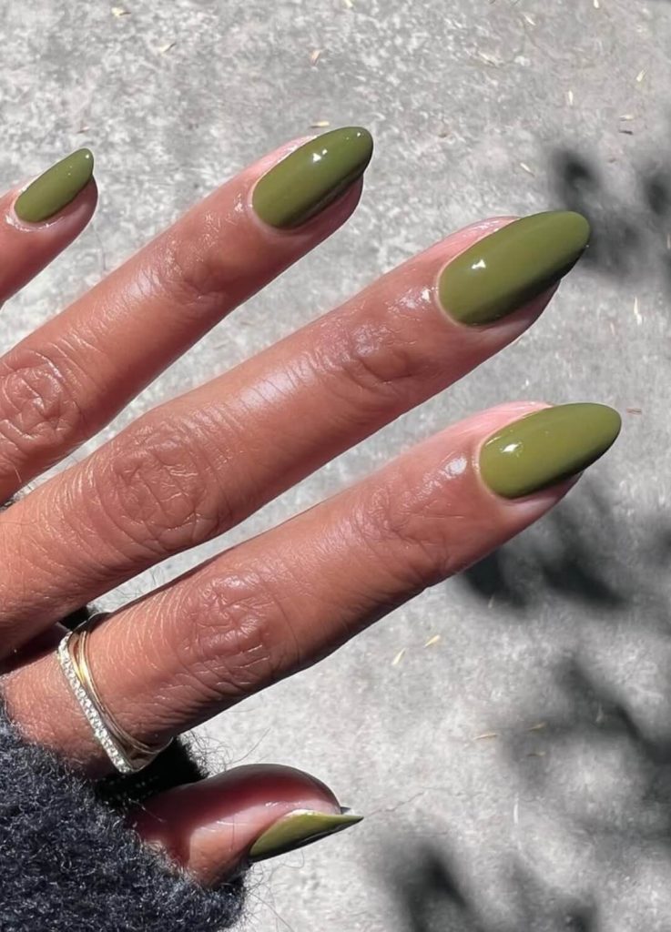Dark emerald green nails with a high-shine glossy top coat.