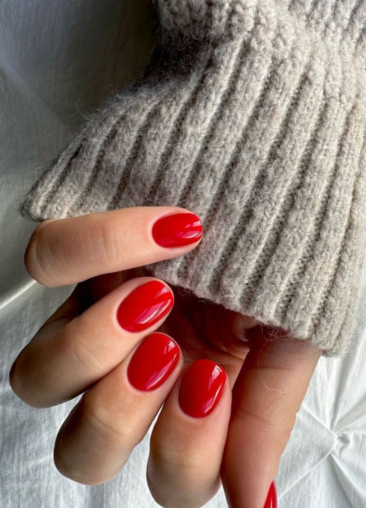 Winter white manicure by Gel.bymegan.