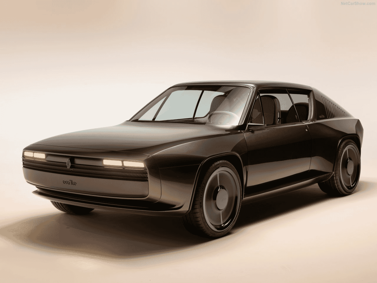 Sleek black Renault Etoile concept car displayed in a soft-lit studio setting.