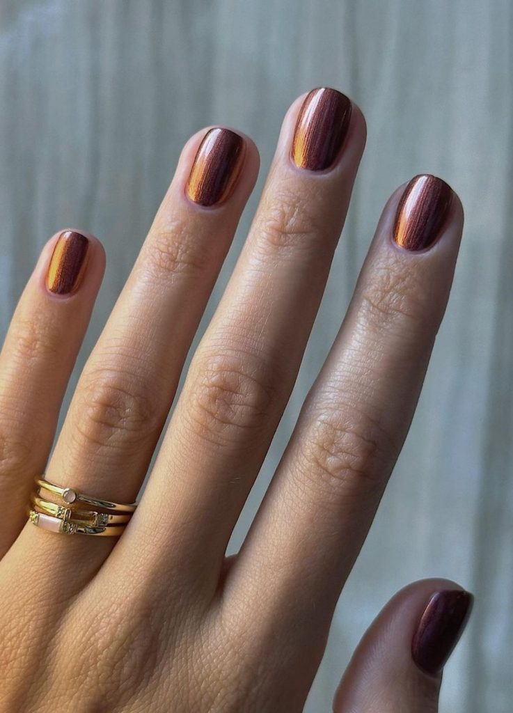 Glowy neutral manicure by Matejanova.