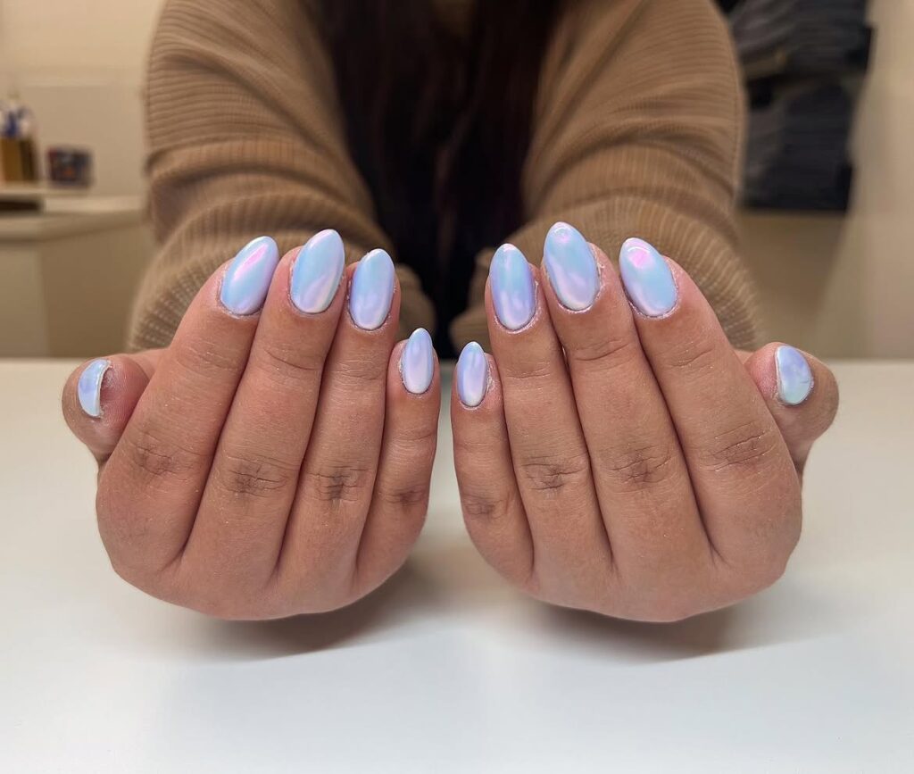 Icy blue and teal mermaid chrome nail design by @nails.by.pk.