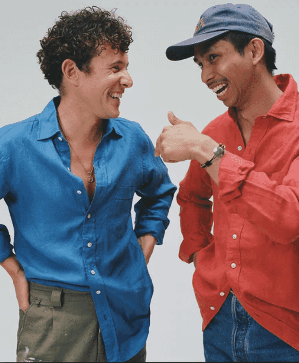 Drake's Linen Shirt in light blue spread collar