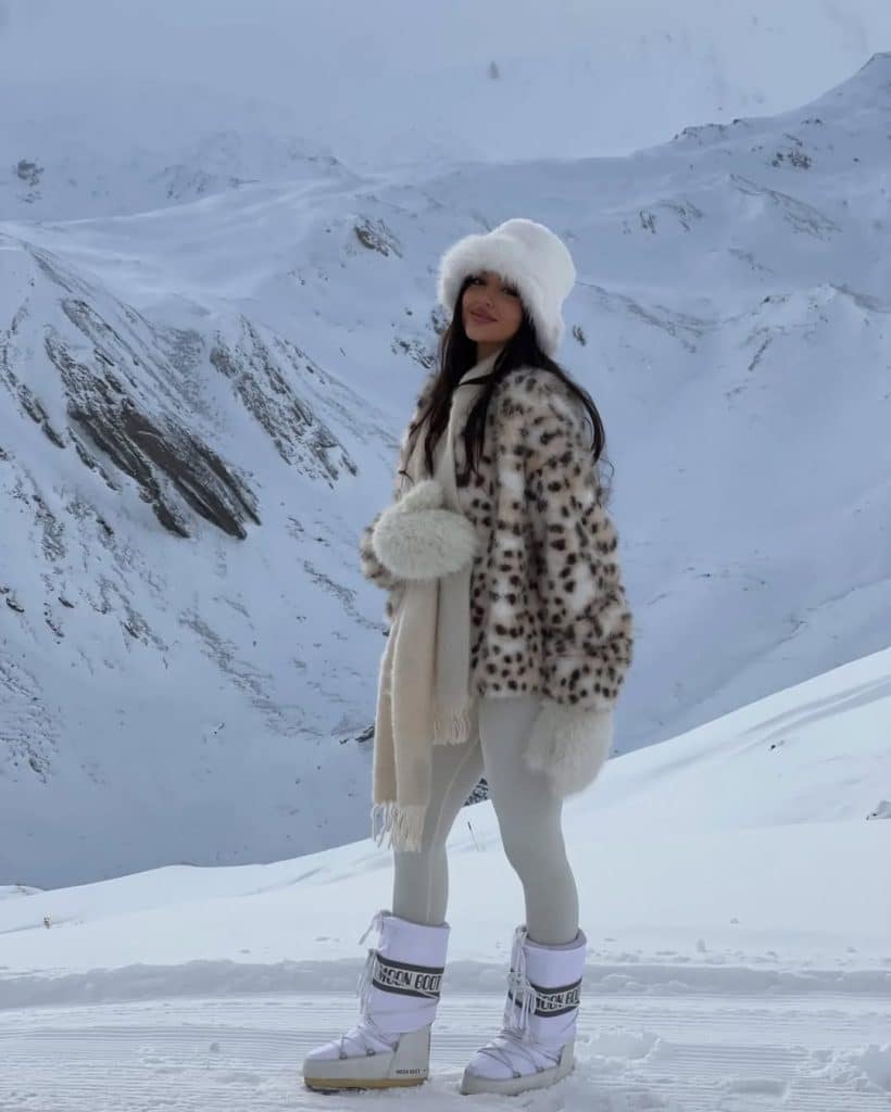 Woman in a leopard-print faux fur coat and Moon Boots.