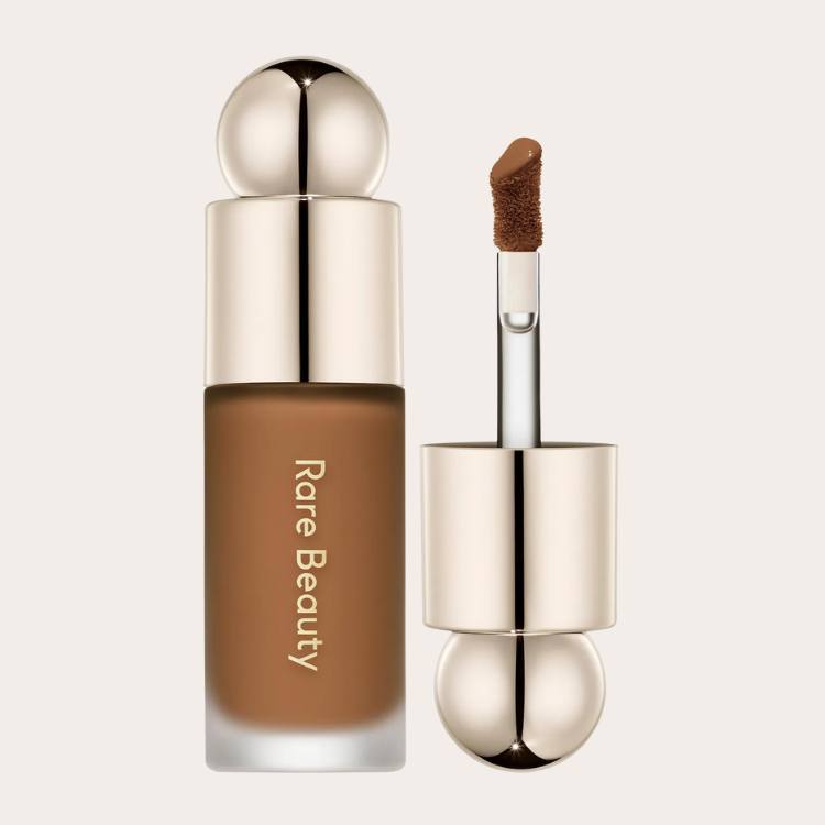 Rare Beauty Soft Pinch Liquid Contour wand.