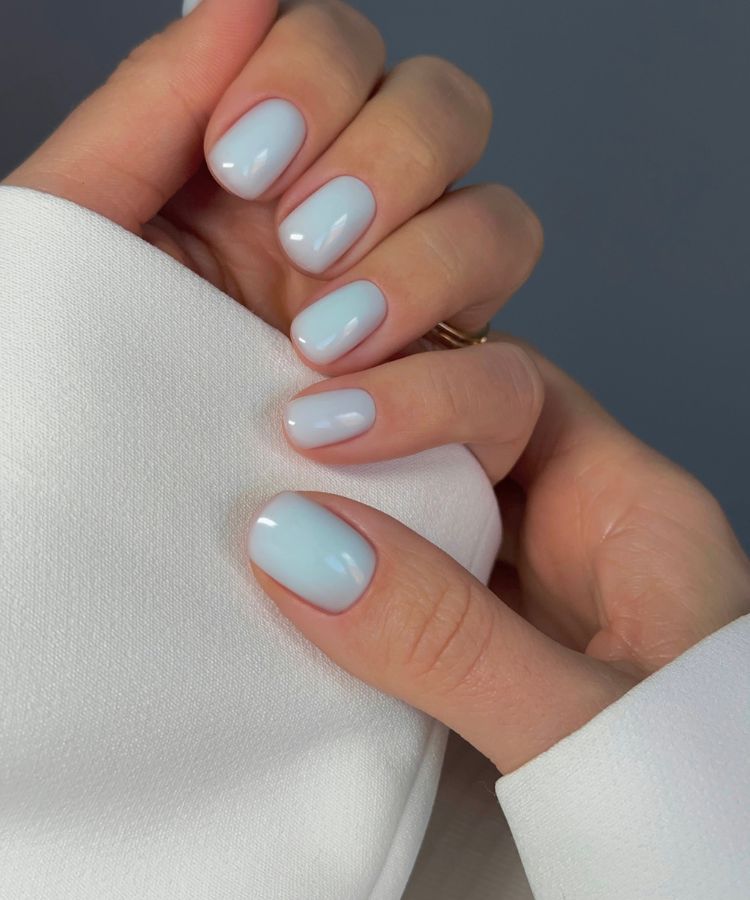 Light blue sheer jelly manicure by @gel.bymegan.