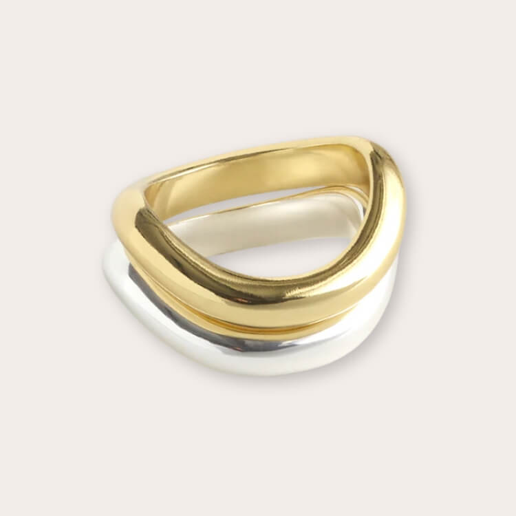 Madewell Wavy Chunky Ring in silver.