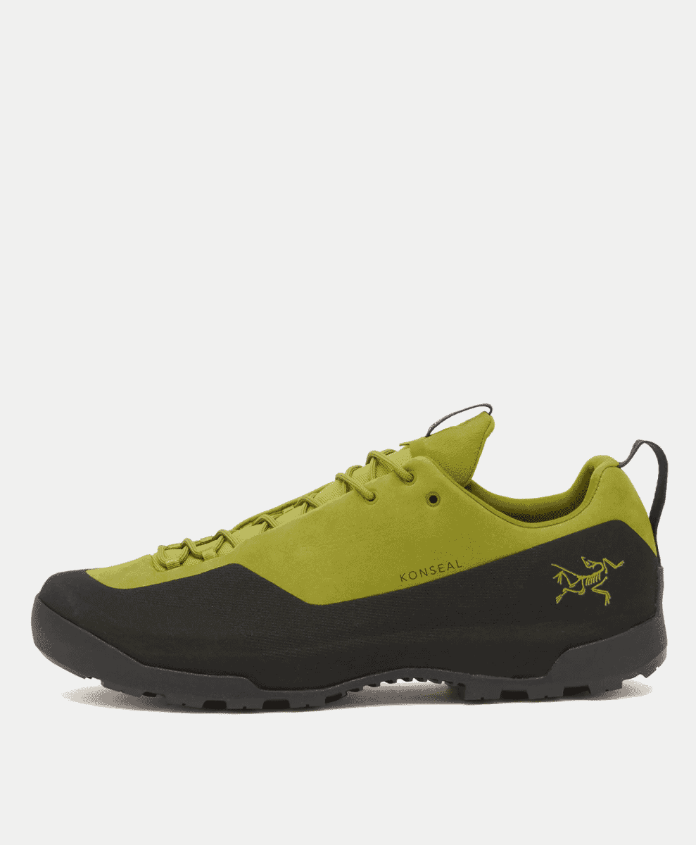Side-profile of an Arc’teryx Konseal hiking shoe in olive moss.