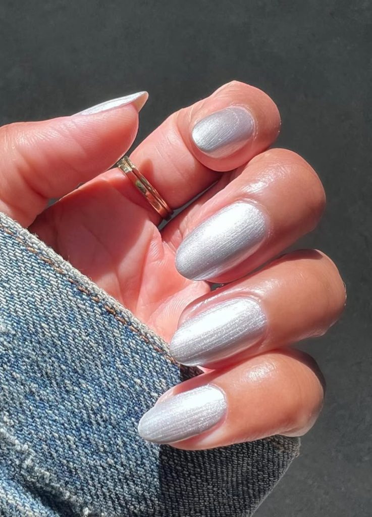 Silver velvet finish magnetic nails with a soft metallic glow.