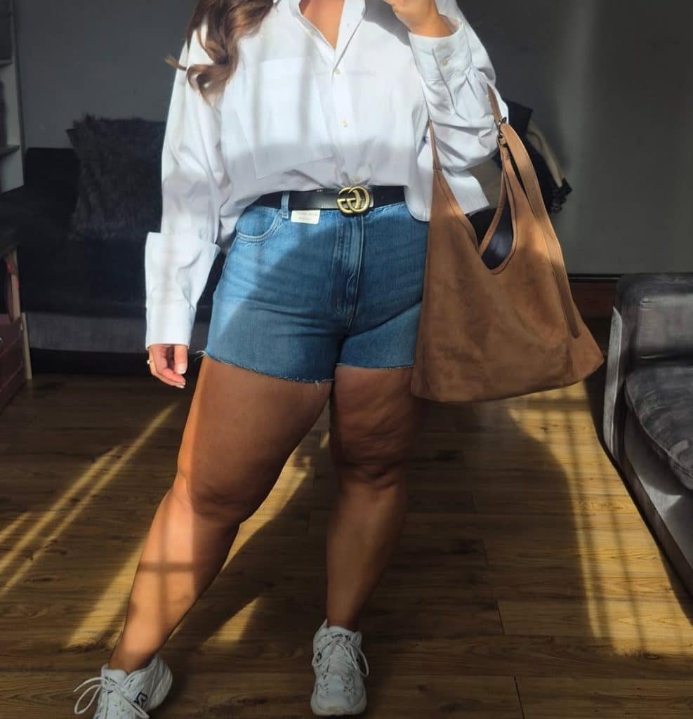 A demonstration of the French tuck on a casual outfit.